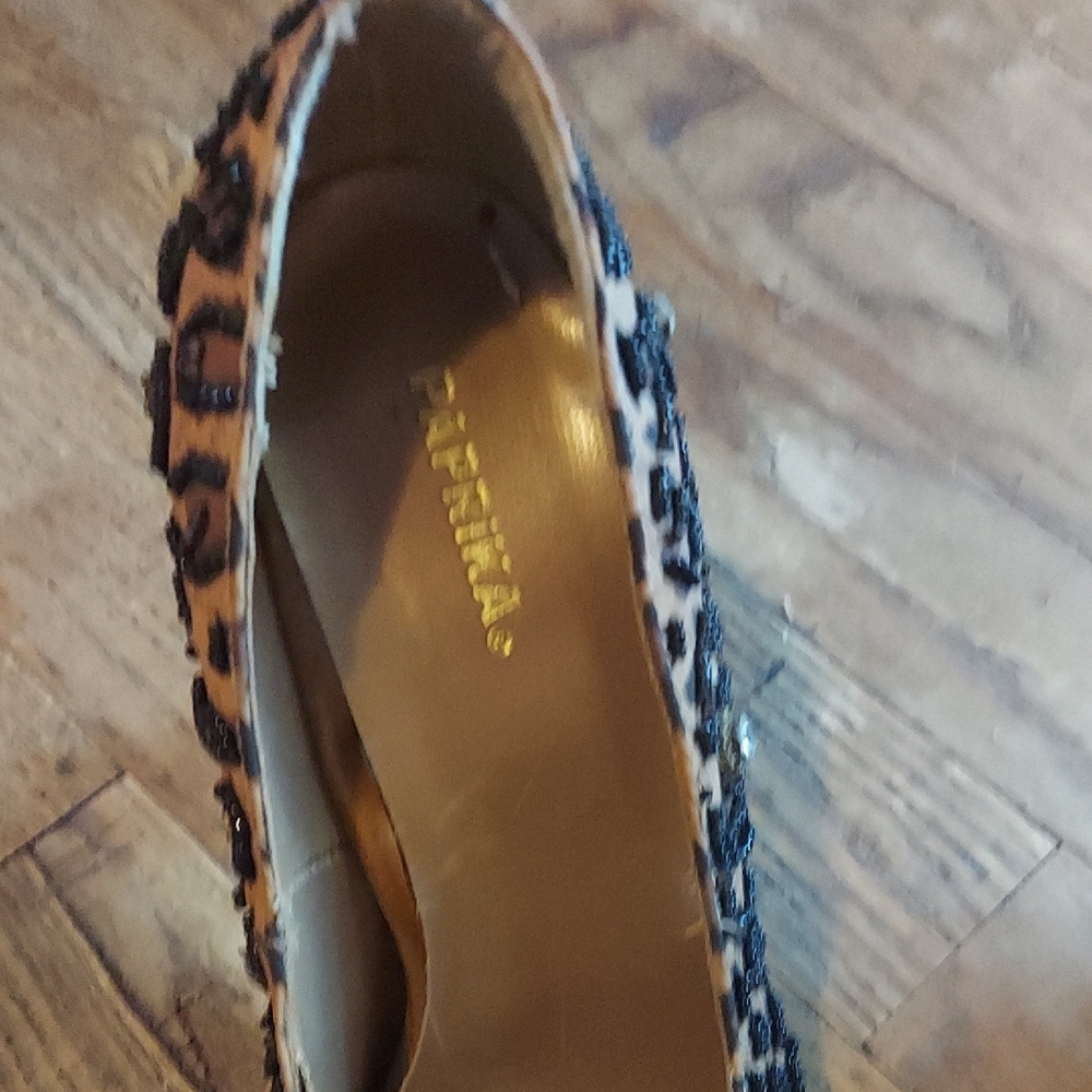 4 For $12 Paprika Brown and Black Heels Sleek Sophisticated Pumps - Picture 13 of 13